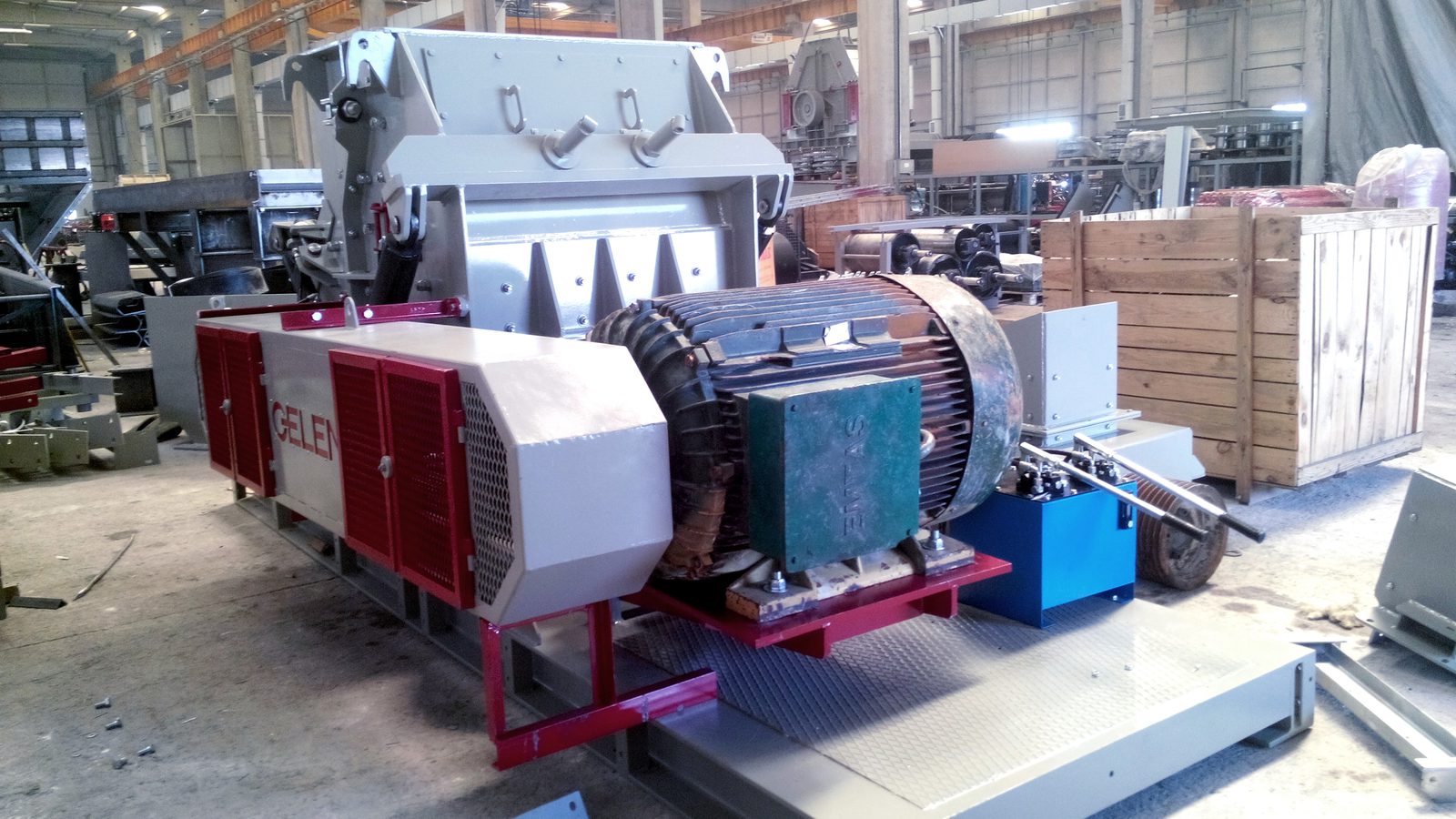 GELEN high-speed tertiary impact crusher on a skid with its motor and belt drive