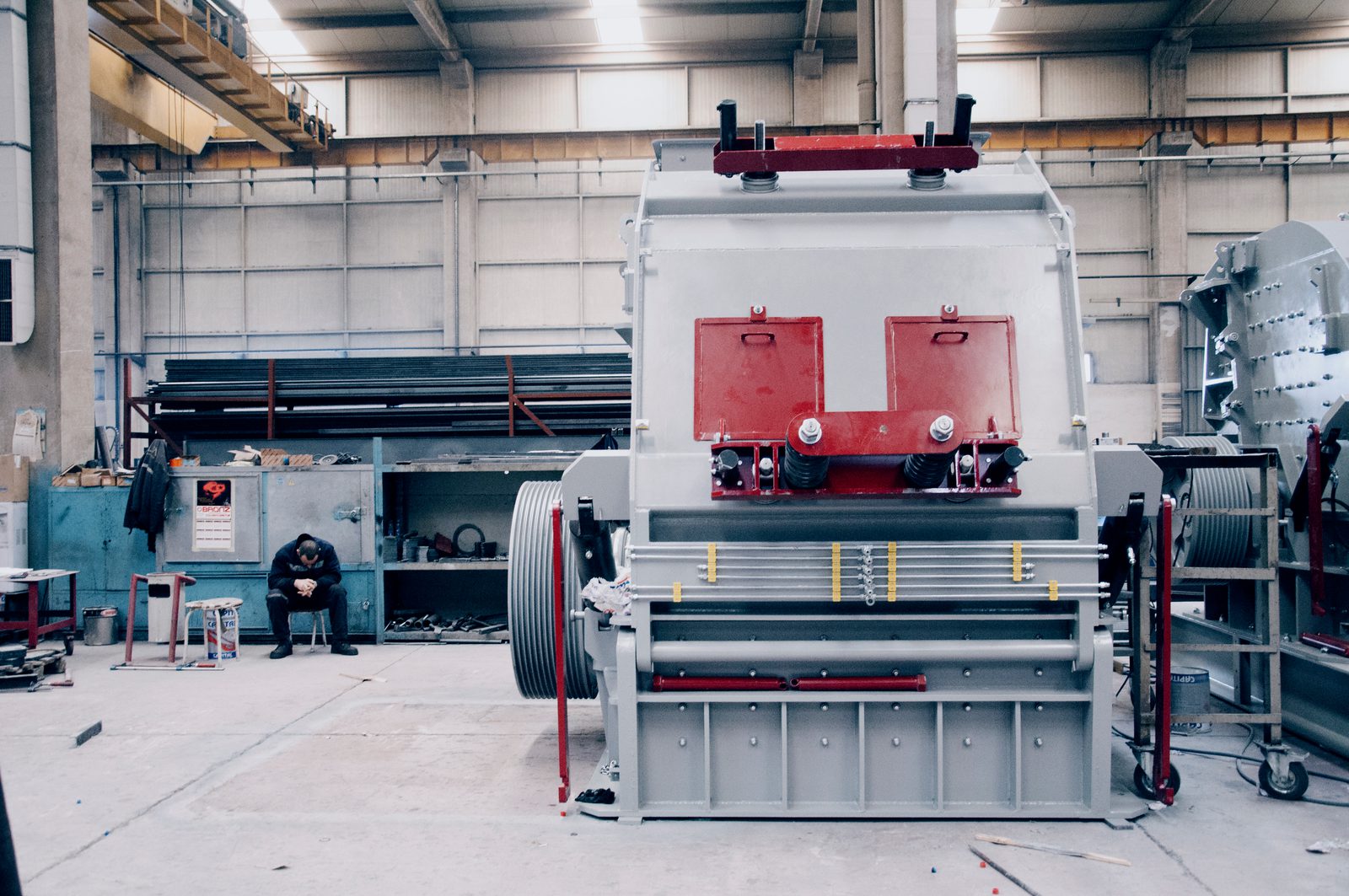 GELEN primary impact crusher with its feed opening, in the factory
