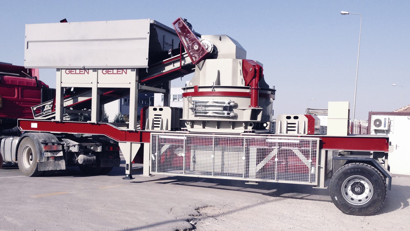 Mobile GELEN vertical shaft impact crusher plant on a semi-trailer with feed hopper