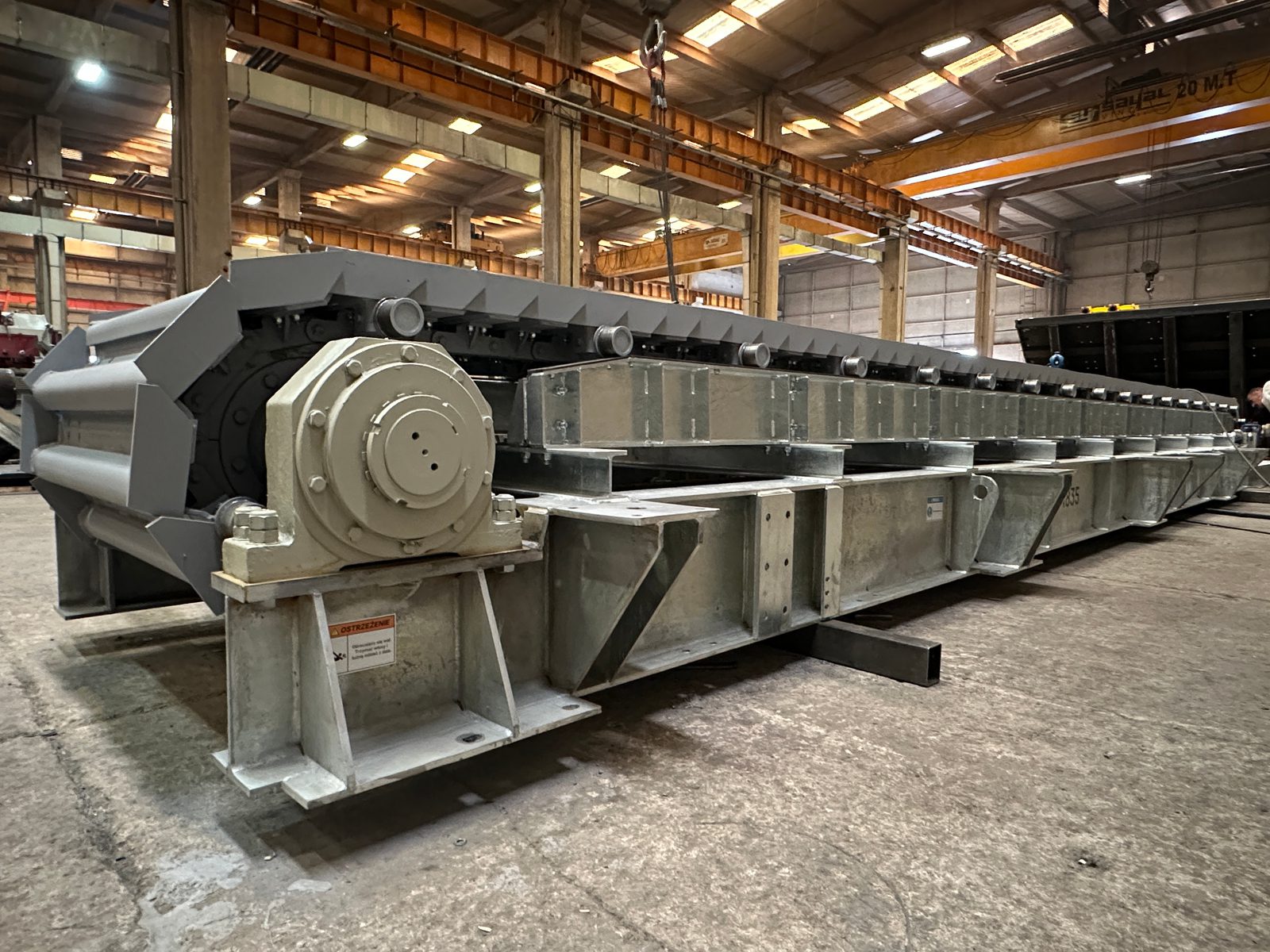 GELEN AF apron feeder under assembly at the factory