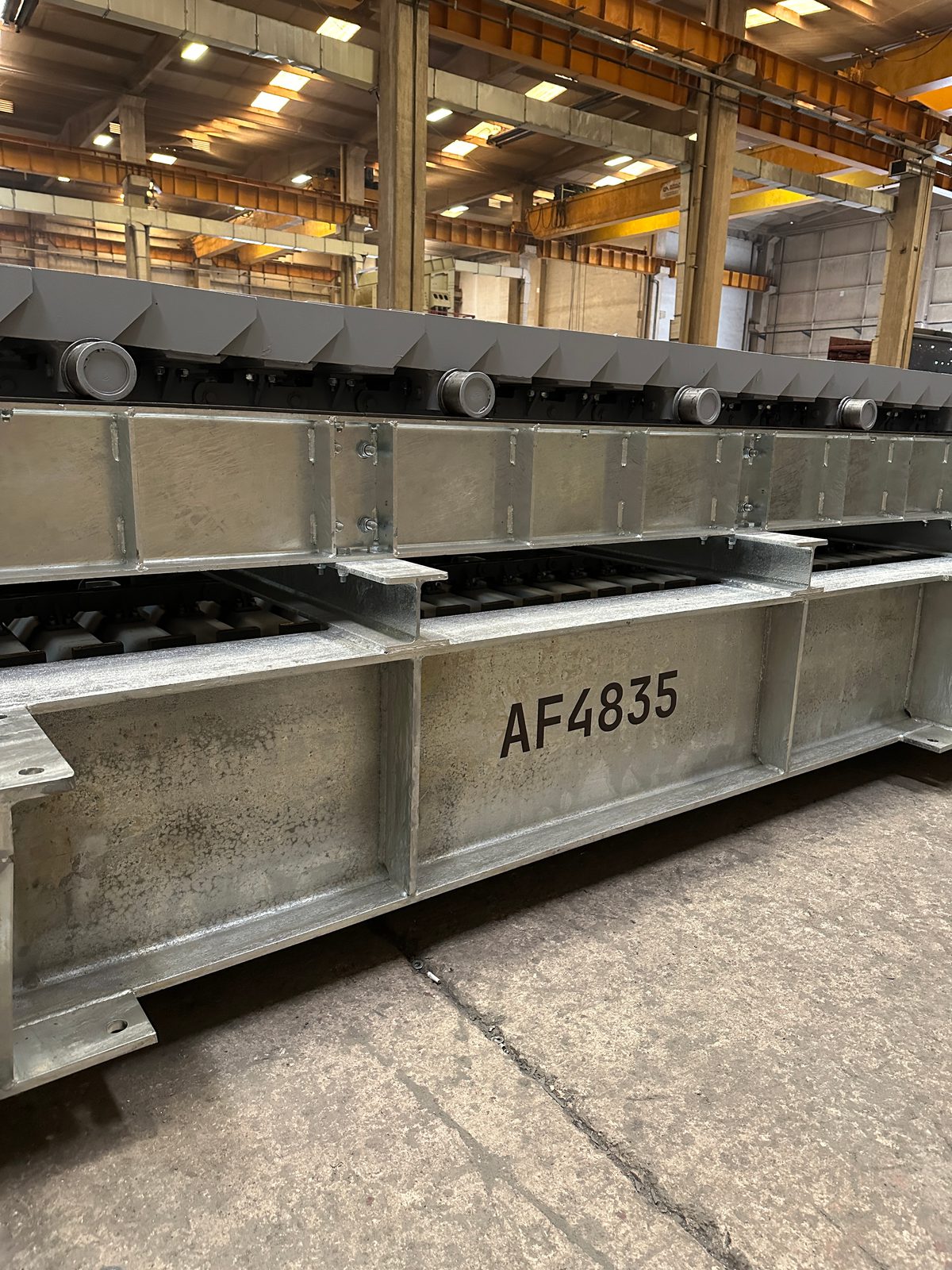 GELEN AF4835 apron feeder with galvanised frame and pan chain at the factory
