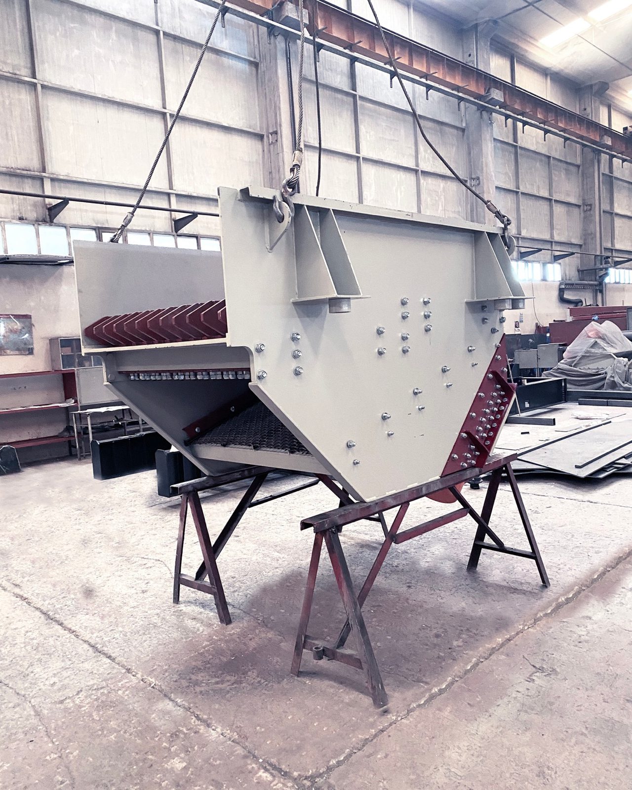 GELEN BE grizzly feed screen showing the adjustable grizzly section