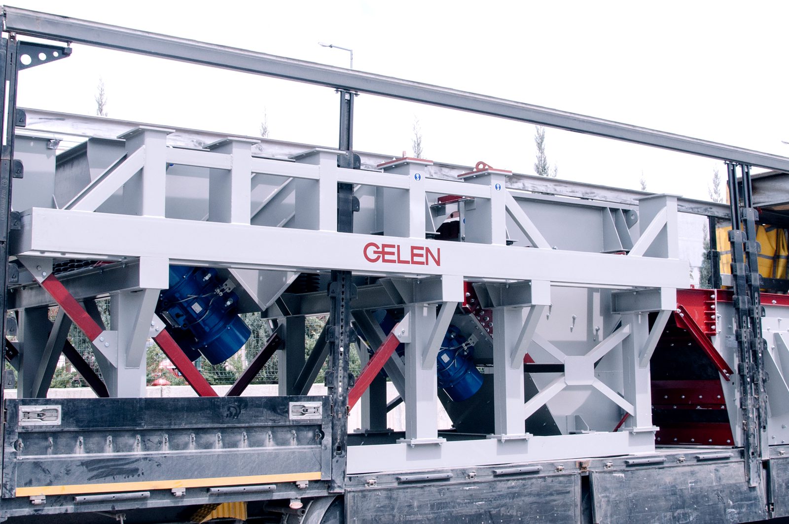 GELEN TB vibrating feeder in its steel support frame at the factory