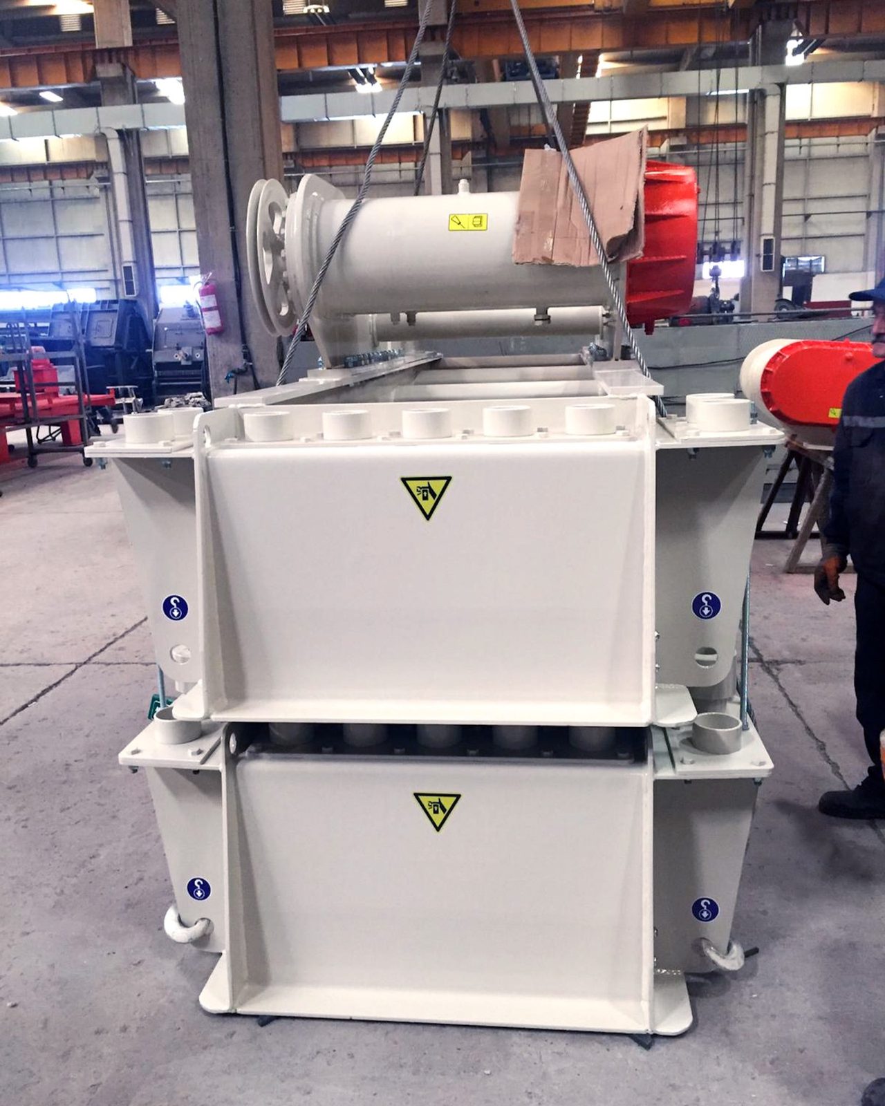 GELEN TB vibrating feeders lined up on the production floor