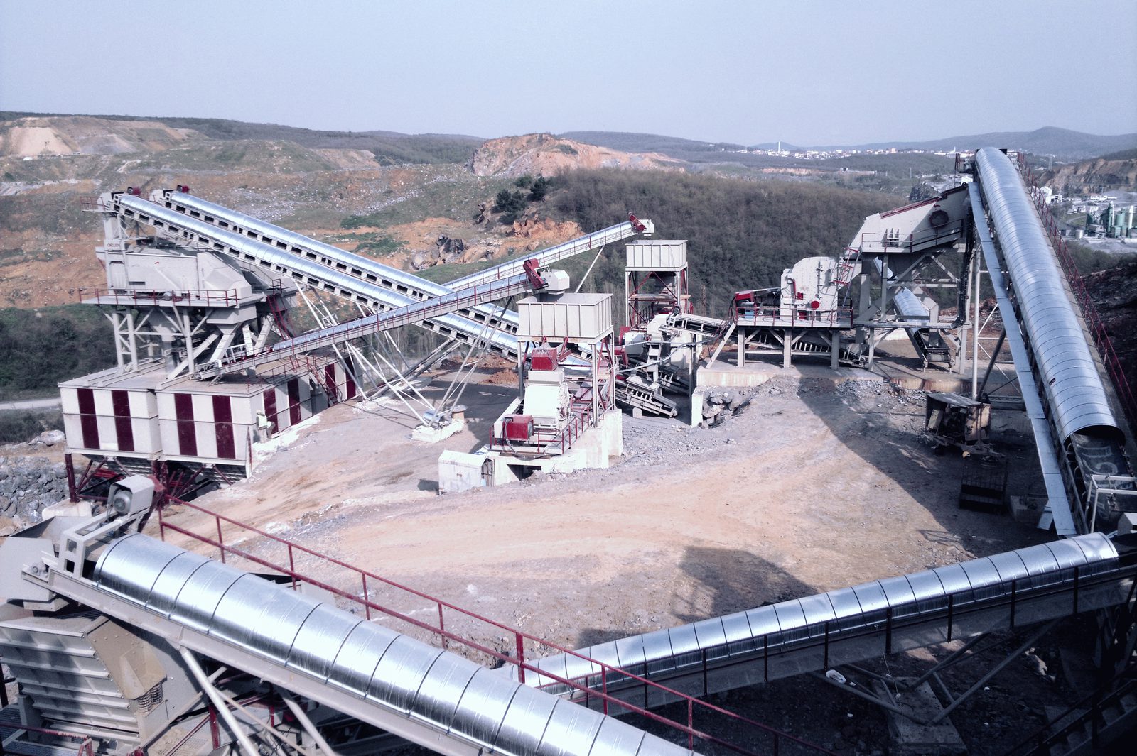 GELEN crushing and screening plant with covered belt conveyors