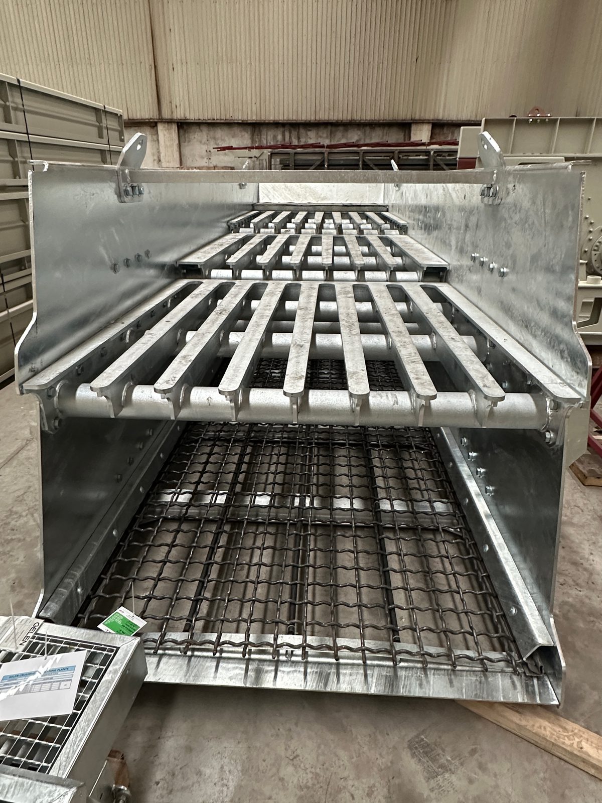 Galvanised grizzly bars over the wire mesh lower deck of a GELEN ITE screen