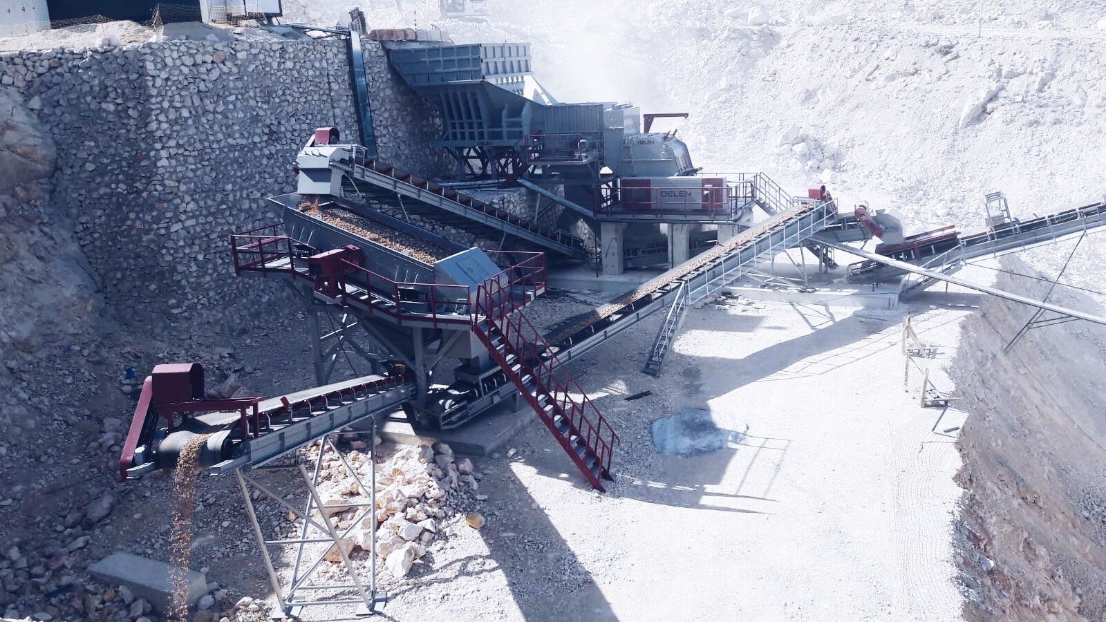 Nachylny przesiewacz wibracyjny GELEN w zakładzie kruszyw - Kazan Turcja