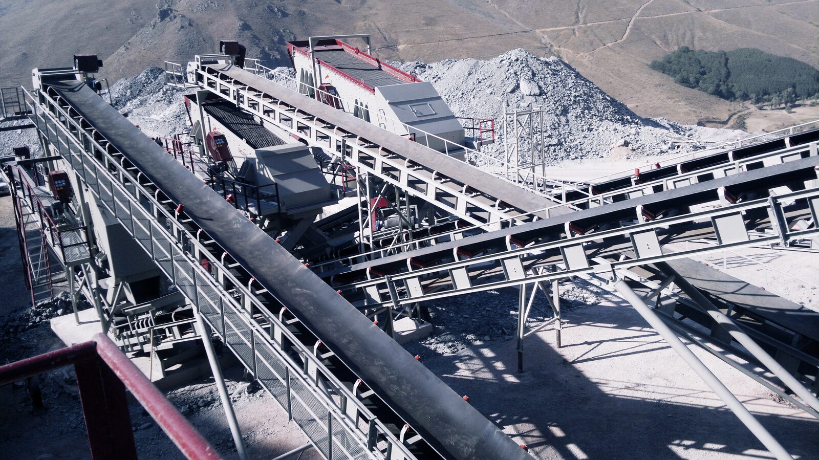 Наклонный вибрационный грохот GELEN на карьерном комплексе - vs горизонтальные и банановые грохоты